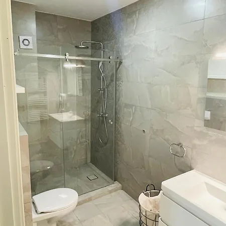 Myamar Premium Mamaia